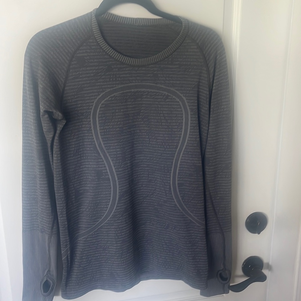 EUC Lulu Lemon Athletica Swiftly Tech gray long sleeve workout shirt size 8